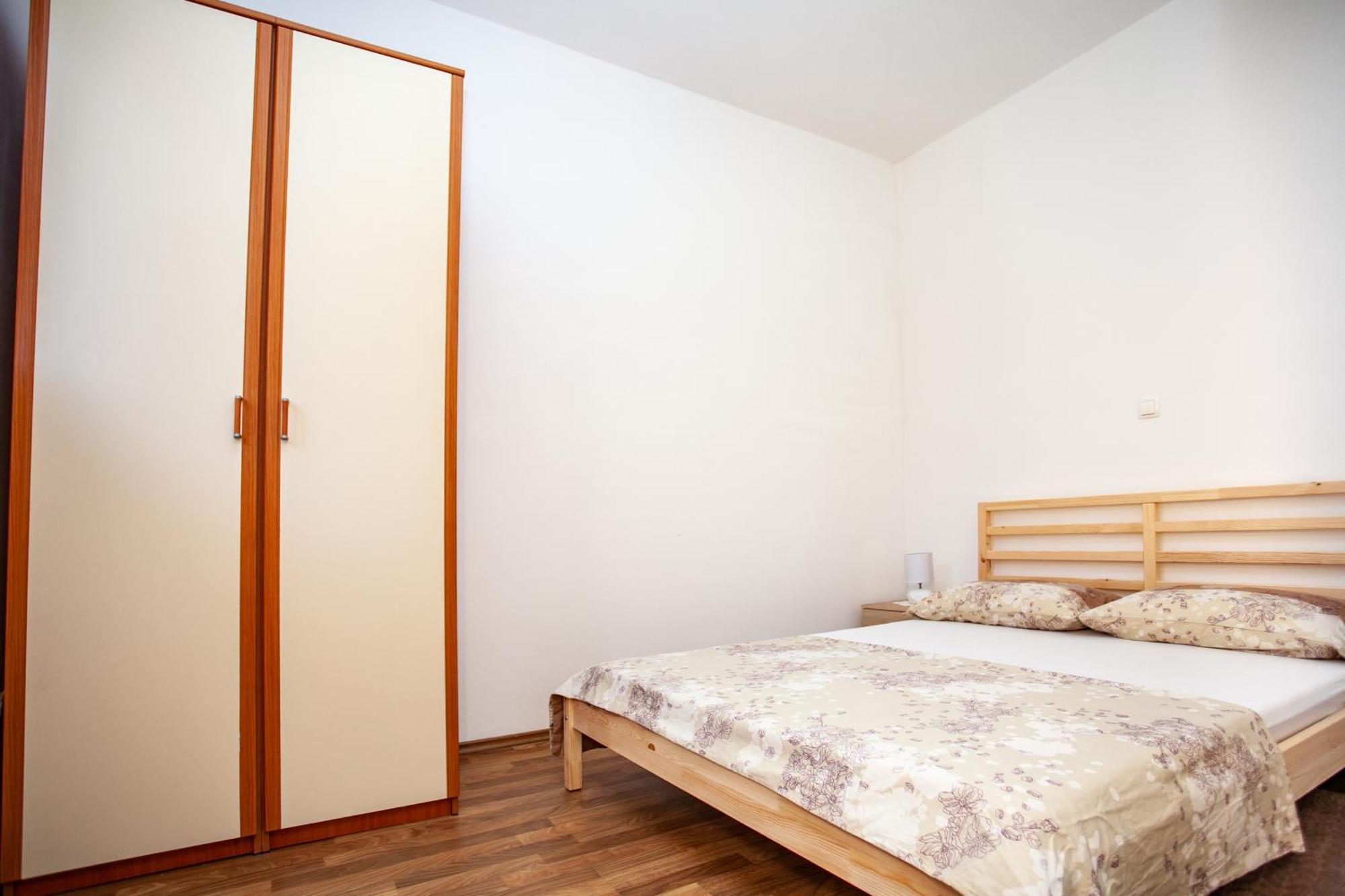 Ap Punta Next To Sandy Beach, Apartment With Garden Omis Exterior photo