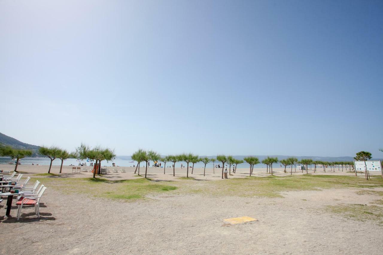 Ap Punta Next To Sandy Beach, Apartment With Garden Omis Exterior photo